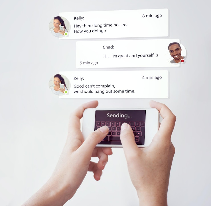 Zdjęcie wysyłanie sms-ów do znajomego na smartfonie media społecznościowe instagram facebook whatsapp skype