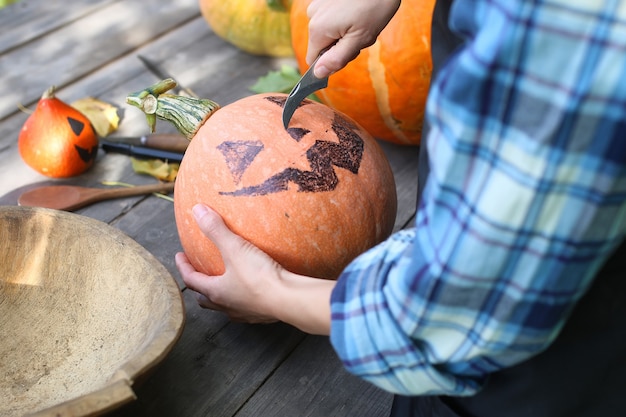 Zdjęcie wytnij dynie na halloween