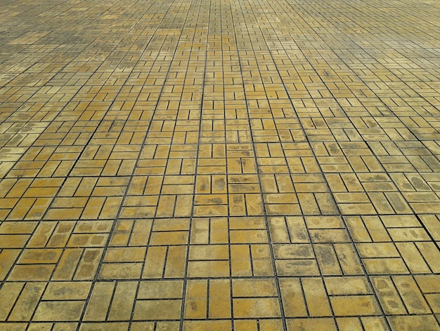 Wzór płytek na podłodze żółty bruk drogowy