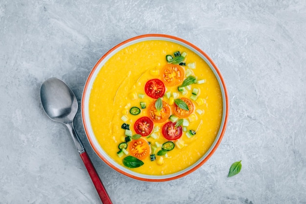 Yellow Tomato Gazpacho Hiszpańska letnia chłodnik ze świeżymi warzywami