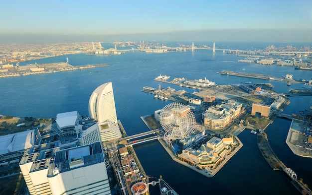Yokohama pejzaż miejski przy Minato Mirai nabrzeża okręgiem w widok z lotu ptaka