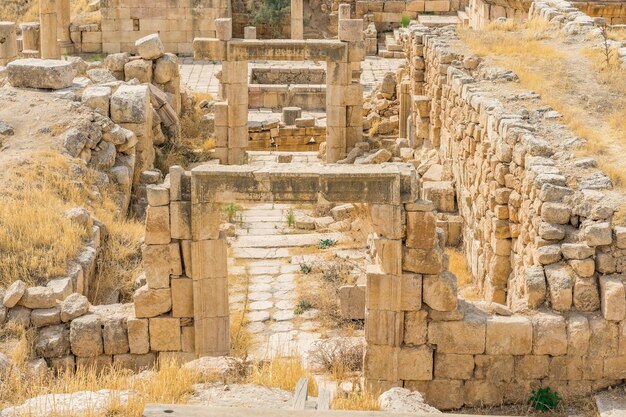 Z bliska widok ruin starożytnego rzymskiego miasta Gerasa w starożytności współczesny Jerash Jordan