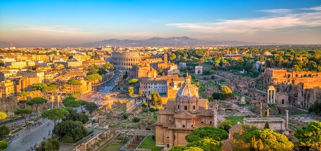 Z góry widok na panoramę Rzymu z zamku Sant'Angelo