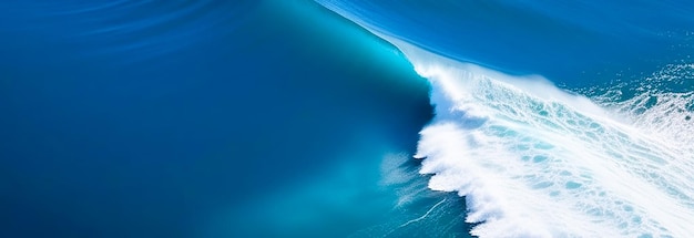 Z góry widok oceanu szalejące fale oceanu niebieskie fale wody w głębokim oceanie Banner