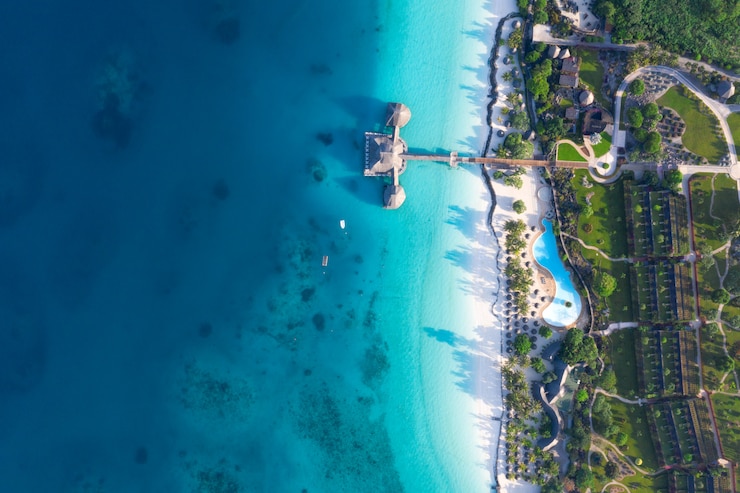 Zdjęcie z lotu ptaka piękna tropikalna wyspa zanzibar. morze na plaży zanzibar, tanzania.