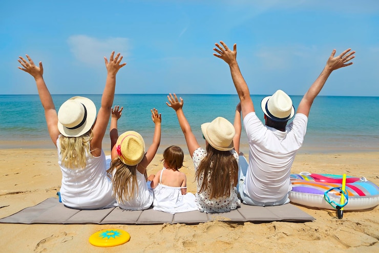 Zdjęcie z tyłu widok kobiet siedzących na plaży