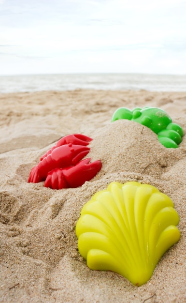 Zdjęcie zabawki dla dzieci na piasku