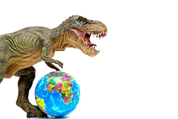 Zabawkowa figurka Tyrannosaurus Rex i model planety Ziemia