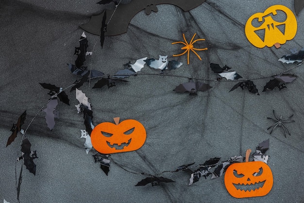 Zabawne tło Halloween Straszna pajęczyna, tradycyjne dynie jesienne, nietoperze i pająki
