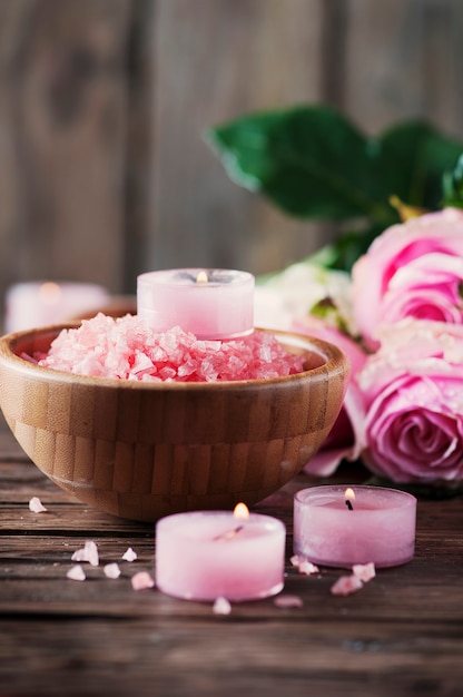 Zabieg SPA z różową solą i świecami