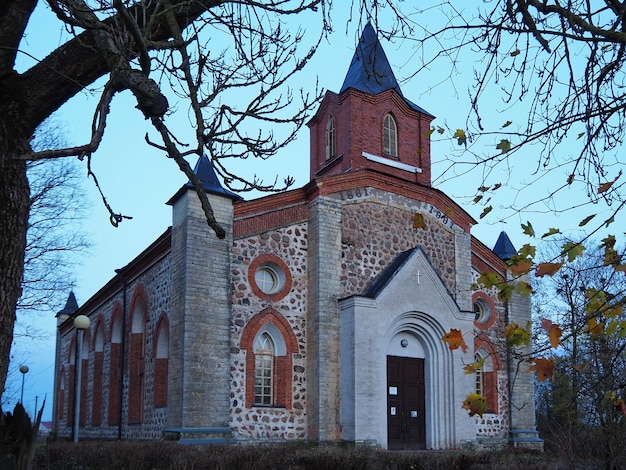 Zdjęcie zabytek religijno-kulturalny kościół ewangelicki św jana chrzciciela we wsi gubanicy