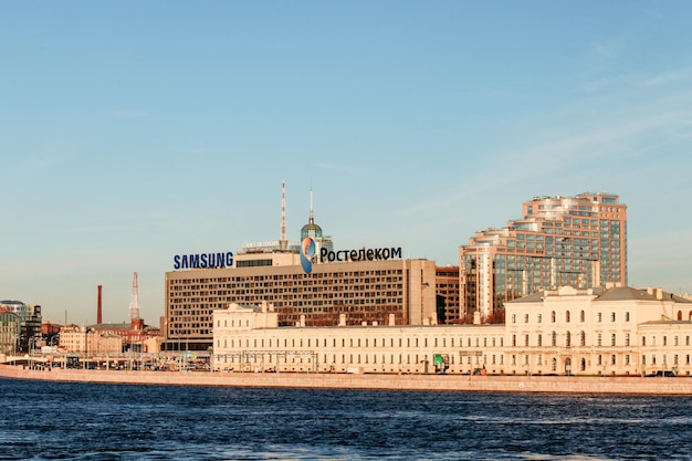 Zabytki przyrody architektura i życie miasta Rosji Sankt Petersburg