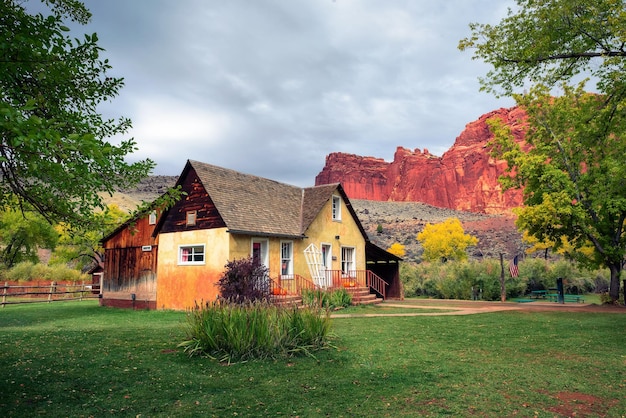 Zabytkowa farma Gifford w Parku Narodowym Capitol Reef