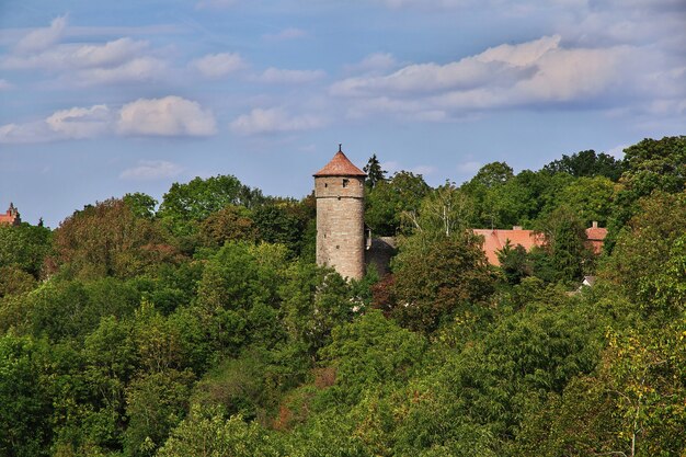 Zabytkowa wieża w Rotenburgu nad Tauberem w Niemczech