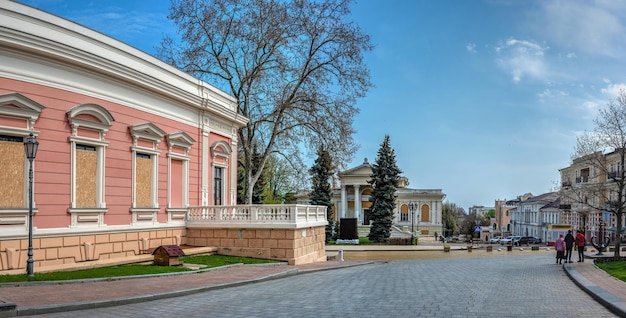 Zabytkowy budynek na Placu Teatralnym w Odessie na Ukrainie