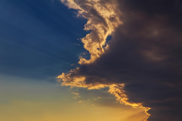 zachód słońca dramatyczne niebo chmury chmura cloudscape zachód słońca natura cloudscape