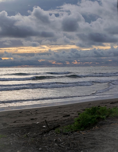 Zachód słońca na plaży Las Lajas w Panamie na wakacjach w przyrodzie