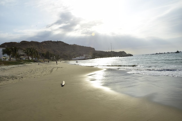 Zachód słońca na plaży Mancora w miejscowości Piura Peru