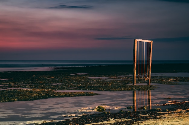 Zdjęcie zachód słońca na plaży