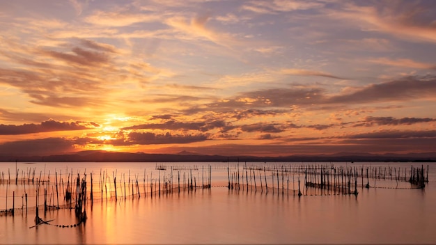 zachód słońca nad jeziorem Albufera Walencja Hiszpania