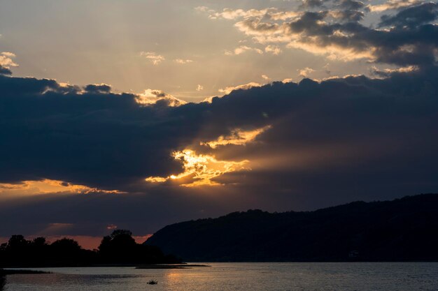 Zachód słońca nad jeziorem Silver na Dunaju