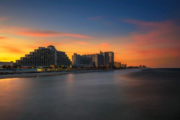 Zachód słońca skyline Daytona Beach na Florydzie USA