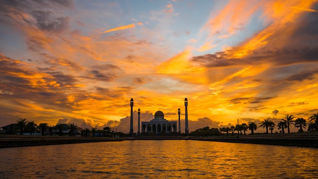 Zachód słońca w Central Songkhla Mosque