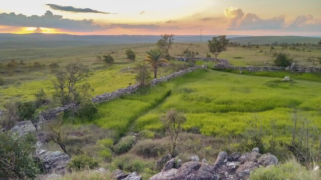 Zdjęcie zachód słońca w serra da canastra w stanie minas gerais w brazylii