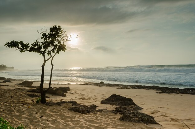 Zachód słońca w Sunset Beach na North Shore of Oah