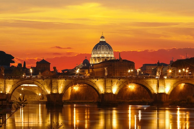 Zachód Słońca Widok Na Watykan Z Bazyliką świętego Piotrarzym Włochy