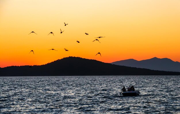 Zachód słońca z widokiem na port, Ayvalik / Turcja