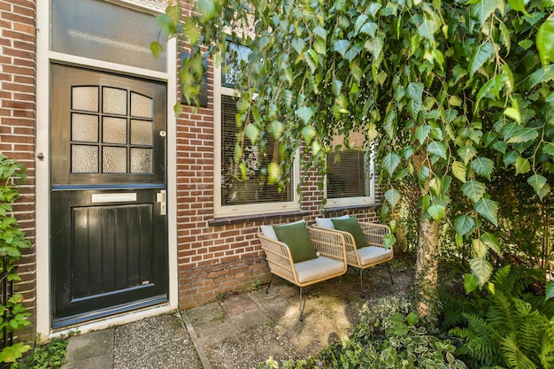 Zadbane patio z częścią wypoczynkową