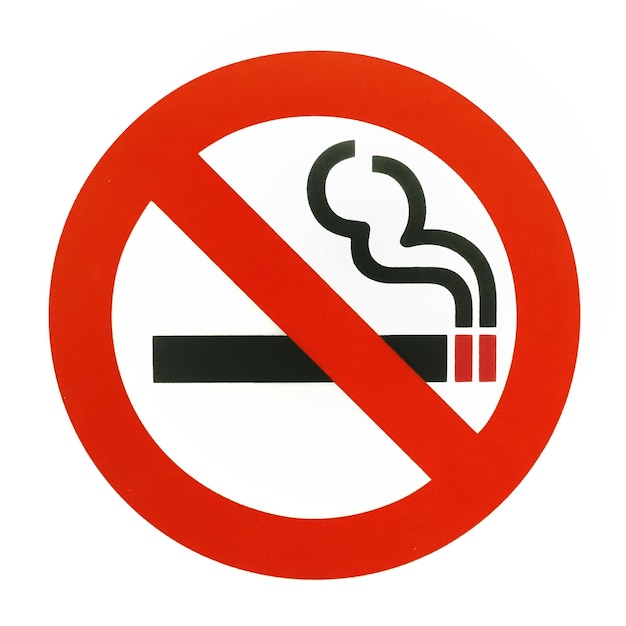 Żaden znak palenia z płonącym papierosem w czerwonym kręgu i barze