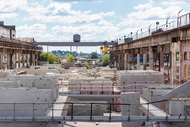 Zakład produkcji płyt żelbetowych i bloków fundamentowych dla budownictwa wielkopłytowego Panele do budowy konstrukcji żelbetowych Przedsiębiorstwo przemysłowe