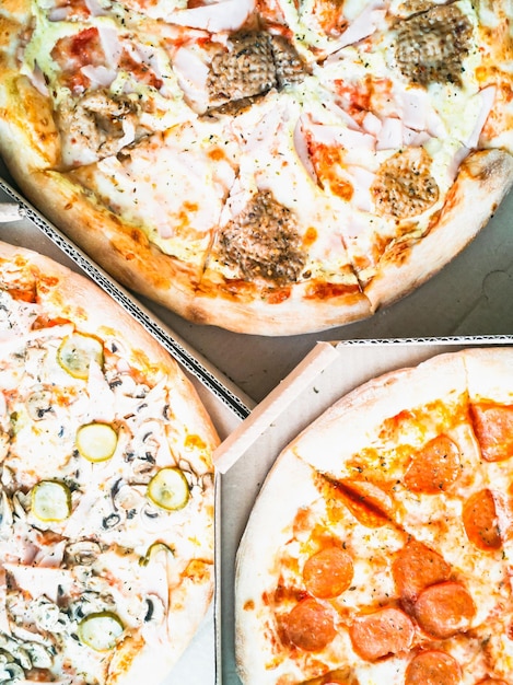 Zamawianie i dostawa jedzenia online Pizza w pudełkach