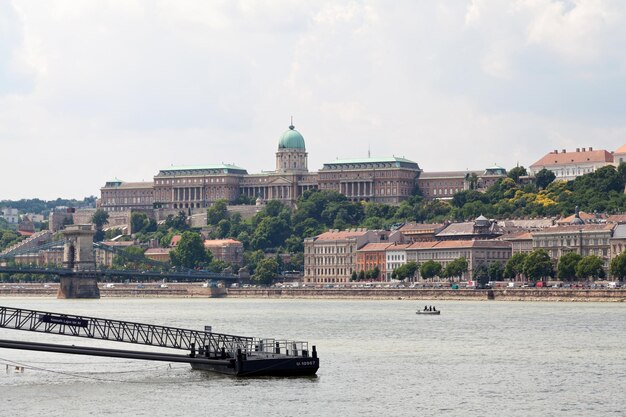 Zamek Buda obok Dunaju w Budapeszcie