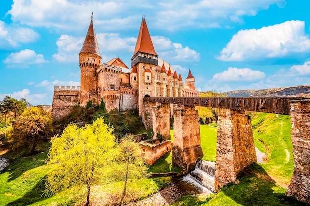 Zamek Corvin z drewnianym mostem Hunedoara Hunyad Zamek Transylwania Rumunia Europa