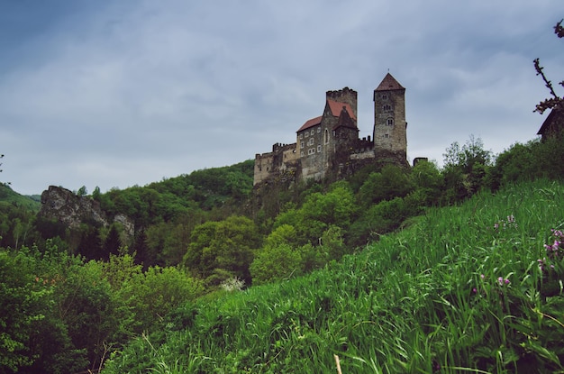 Zamek Hardegg W Dolinie Thayatal - Dolna Austria Wiosną.