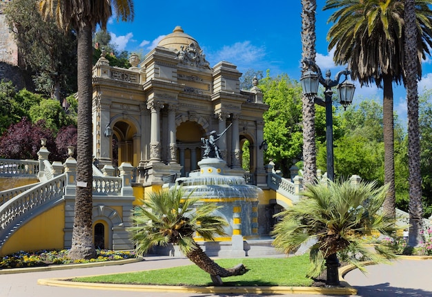 Zamek Hidalgo Castillo Wzgórze Hidalgo Park Santa Lucia i punkt widokowy w Santiago de Chile