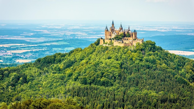 Zamek Hohenzollern na szczycie góry Niemcy