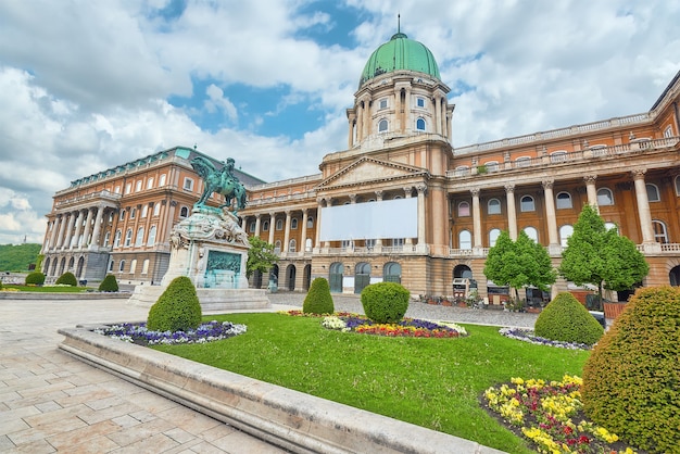 Zamek Królewski w Budapeszcie - dziedziniec Pałacu Królewskiego w Budapeszcie. Węgry.