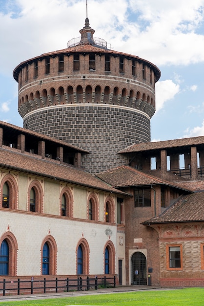 Zamek Książąt Sforzów W Mieście Mediolan, Lombardia, Włochy.