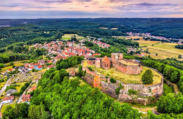 Zamek Lichtenberg w Północnych Wogezach - Bas-Rhin, Alzacja, Francja