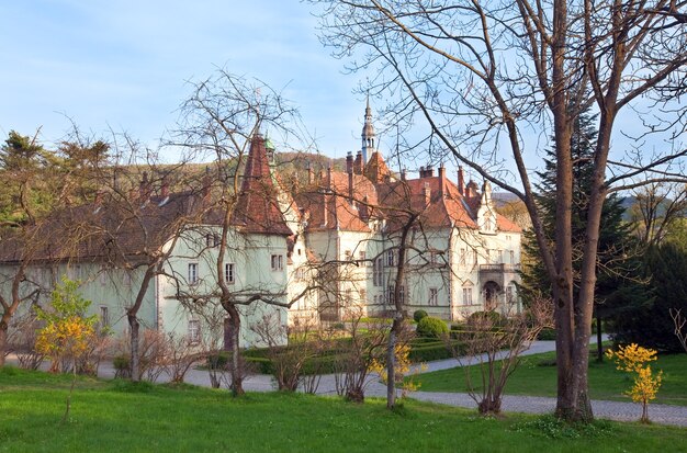 Zdjęcie zamek myśliwski hrabiego schönborna w karpatach