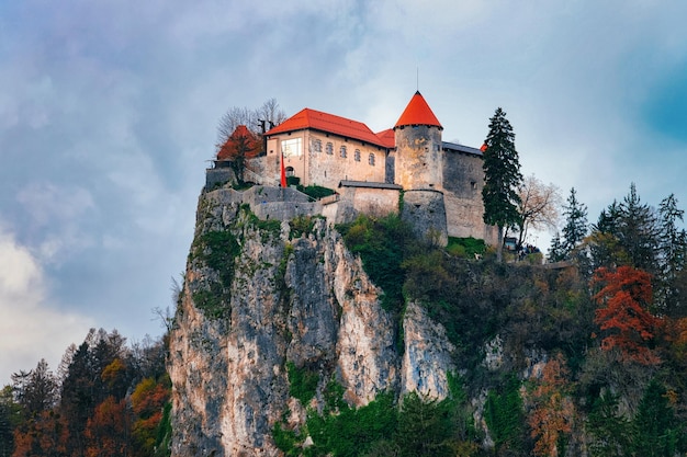 Zamek Na Górze Nad Jeziorem Bled W Słowenii. Podróżuj Po Europie