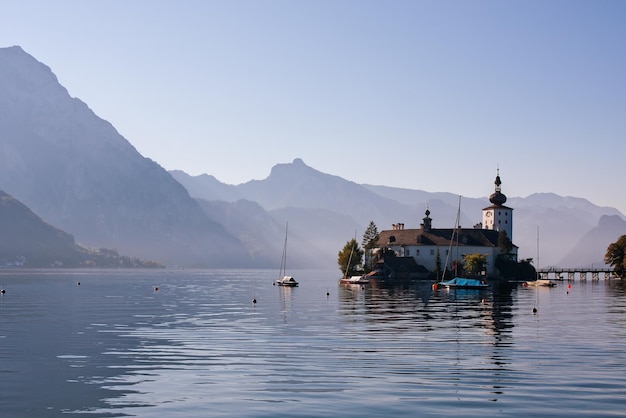 Zamek Nad Jeziorem Traunsee W Austrii