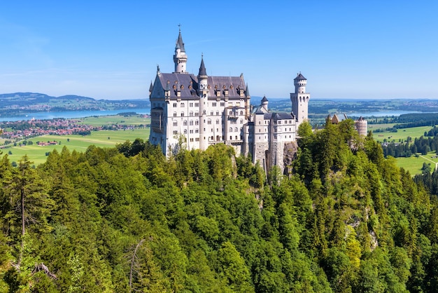 Zamek Neuschwanstein w pobliżu fussen bawaria, niemcy