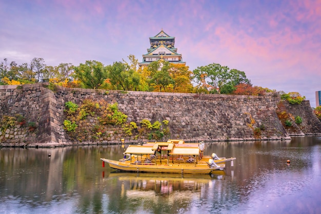 Zamek Osaka w Osace, Japonia jesienią