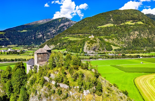 Zamek Reifenstein lub Castel Tasso i Zamek Sprechenstein w Południowym Tyrolu, Włochy