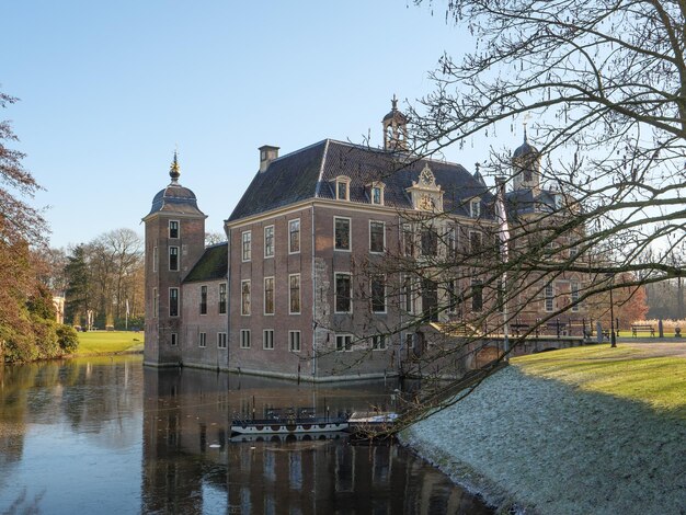 Zamek Ruurlo w Holandii.